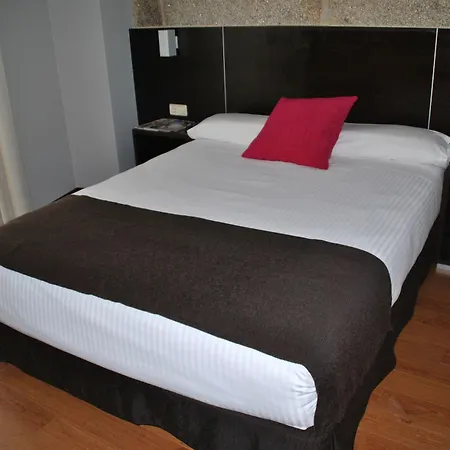 洪克拉酒店 3* 比戈