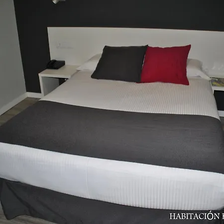 洪克拉酒店 3* 比戈