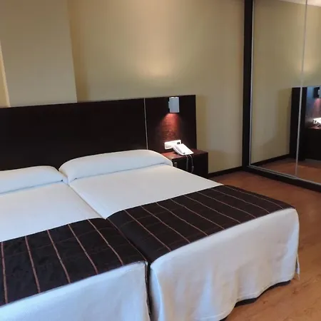 洪克拉酒店 3* 比戈